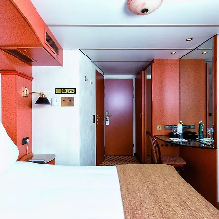 Crossgates Hotelship 3 Star Botel